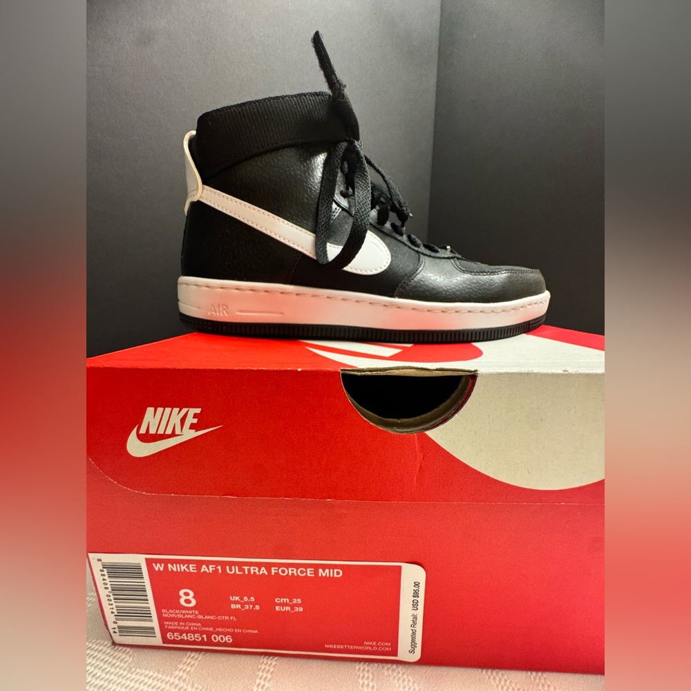 Nike women AF1 Ultra Force Mid Dunks Black and White Mid-Top Sneakers size 8
